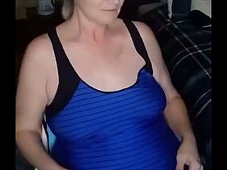 Hot BBW MILF Likes To Play With Her Pussy!