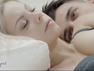 Kinky Stepsister Julia Parker Shows Her Dirty Side To Big Dick Stepbrother