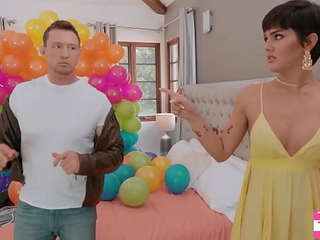 Trans Girl Want Attention From Her Crush and Uniquely Qualified to Get the Perfect Gift